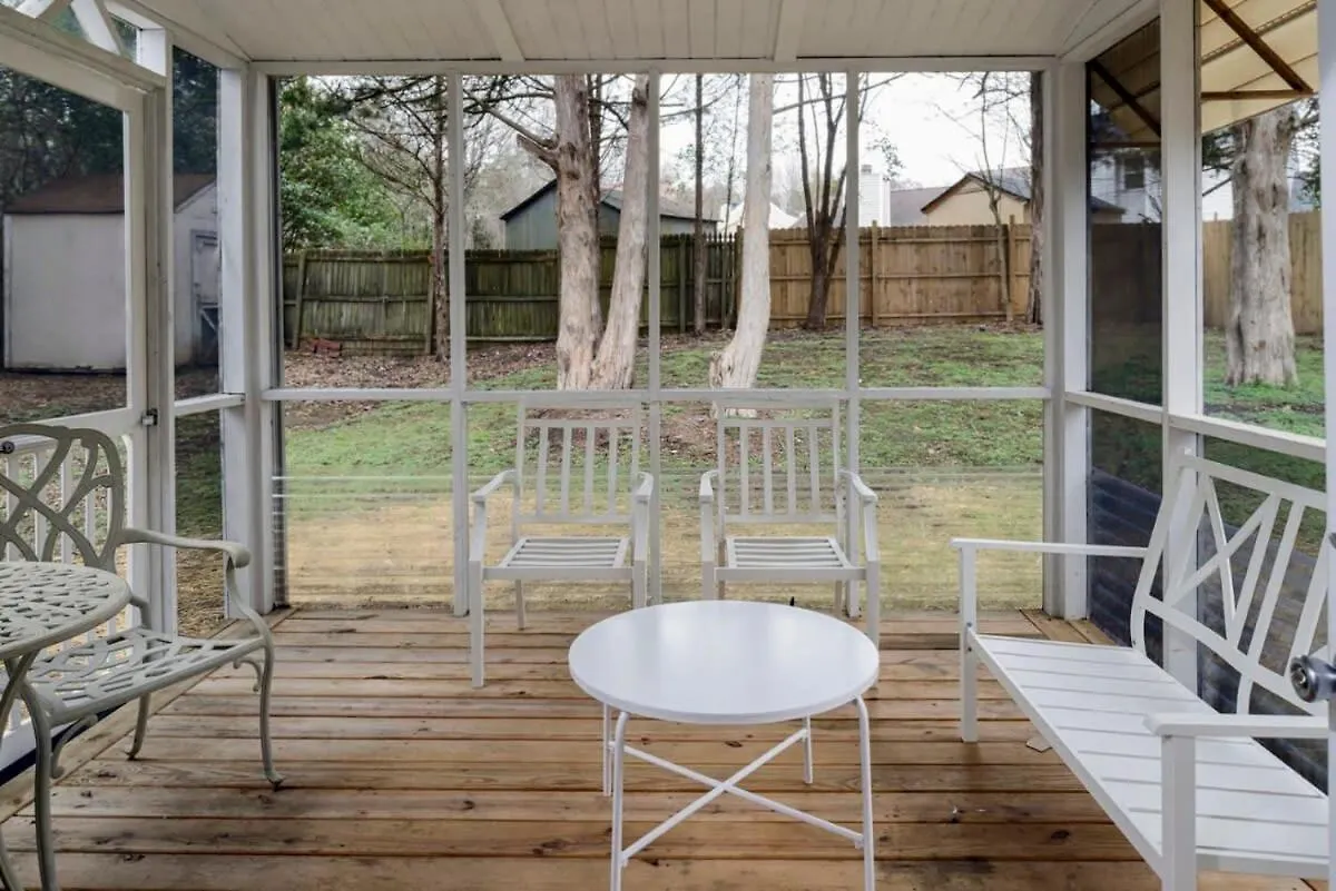 Serene Getaway With Patio In Pineville Charlotte Vakantiehuis